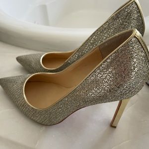 Ivanka Trump closed point toe heels with gold lining and silver background